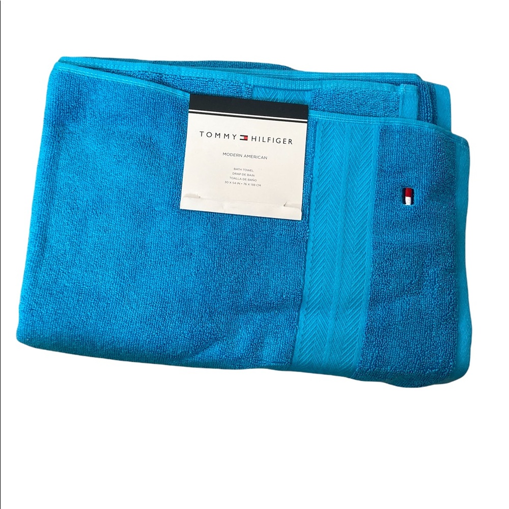 BNWT Tommy Hilfiger bath towel